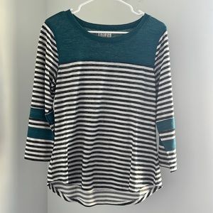 Stripped 3/4 sleeve shirt